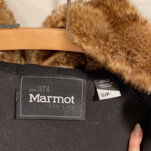 Marmot women’s grey zip up with faux fur hood - Picture 3 of 4